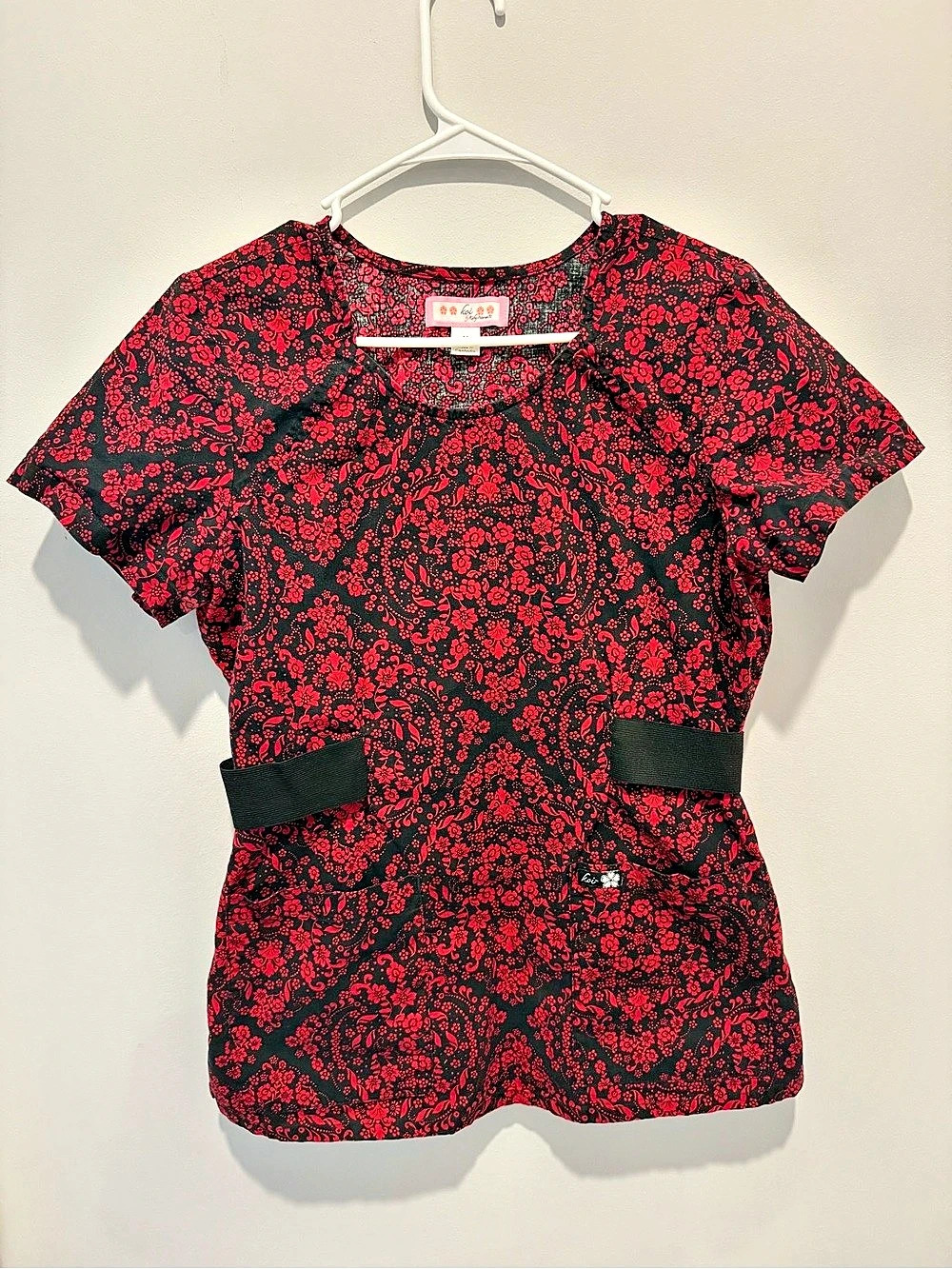 Koi Floral Scrub Top in Black & Red - Medium